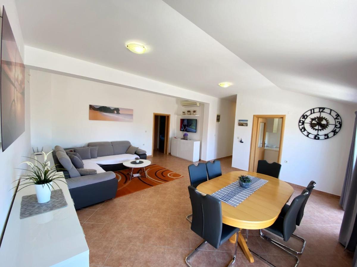 Apartments Saric 比奥格勒·纳·莫鲁 外观 照片