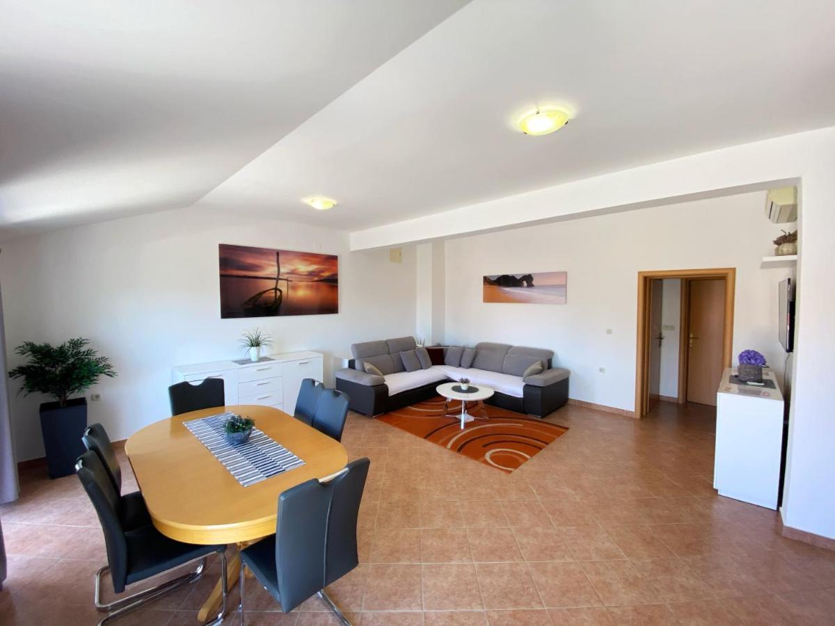Apartments Saric 比奥格勒·纳·莫鲁 外观 照片
