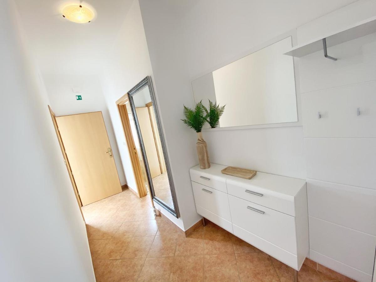 Apartments Saric 比奥格勒·纳·莫鲁 外观 照片